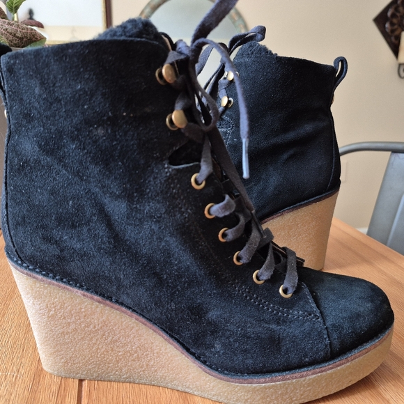 UGG Kiernan Wedge Lace-Up Booties - Size 9.5 - Picture 1 of 7